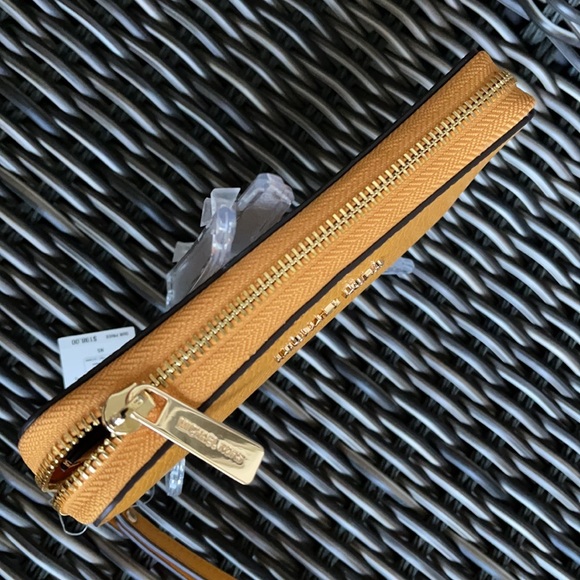 Michael Kors Jet Set Travel Lg Flat Multifunctional Phone Case-Wristlet-Wallet - Picture 12 of 16